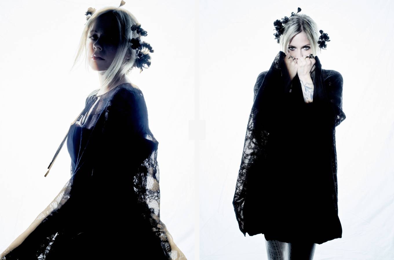 Avril Lavigne 2021 : Avril Lavigne – NYLON (December 2021)-06